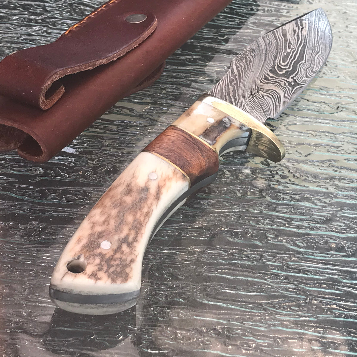 CUSTOM HAND MADE DAMASCUS HUNTING AND SKINNING KNIFE WITH DEER STAG HORN  HANDLE