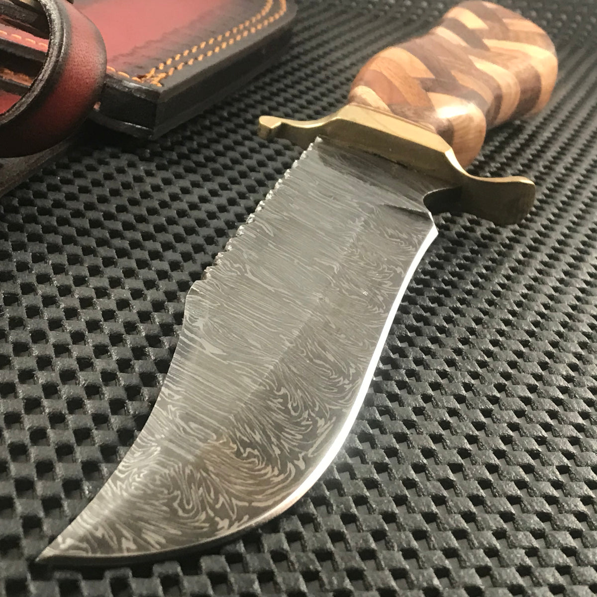 12 Damascus Steel Walnut Olive Wood Braided Sawback Hunting Knife
